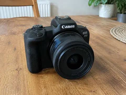 Canon EOS R50 kit 18-45 мм, пробег 3 000 кадров