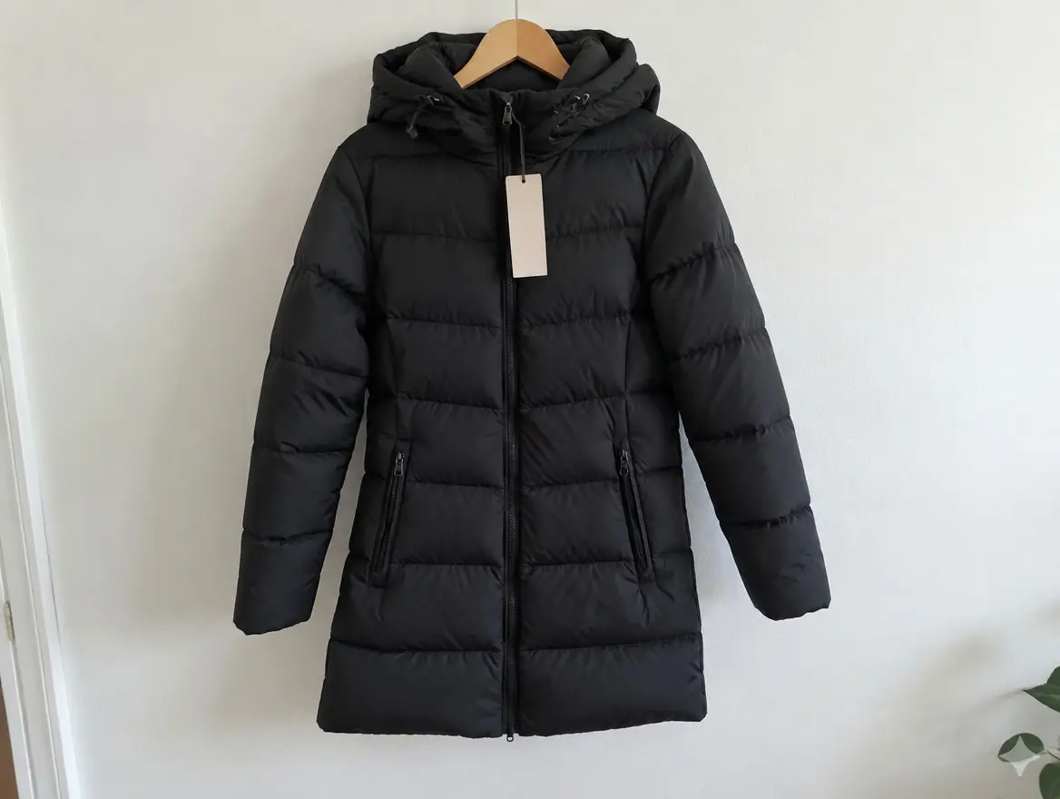 Женский пуховик Zara, размер M, чёрный, новый с биркой — фото 1