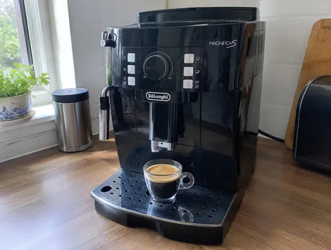 Кофемашина DeLonghi Magnifica S, автомат, зерновая