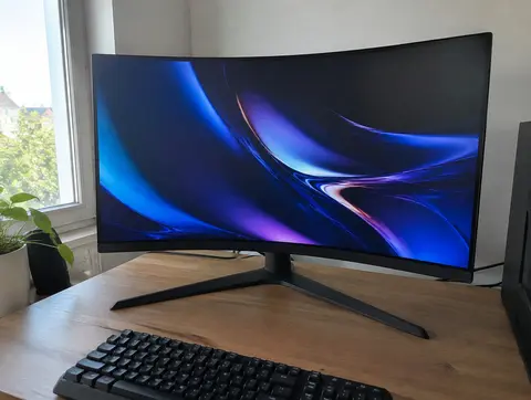 Монитор Samsung Odyssey G5 27" 144 Гц, изогнутый
