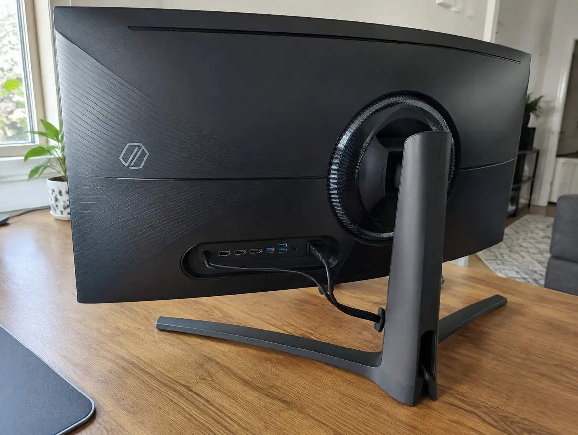 Монитор Samsung Odyssey G5 27" 144 Гц, изогнутый — фото 2