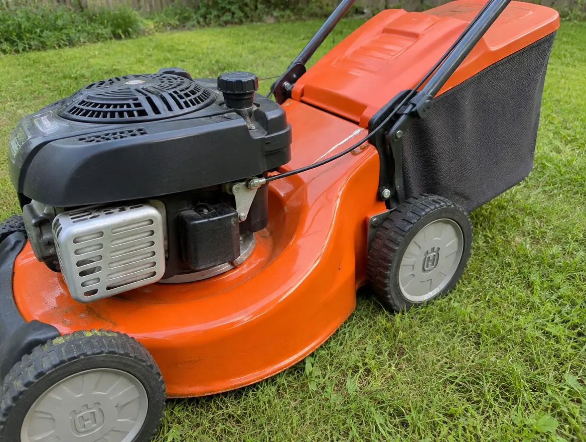 Газонокосилка бензиновая Husqvarna LC 140, 2 сезона — фото 2